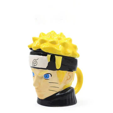 Uzumaki modelando una hermosa taza con marca de dibujos animados