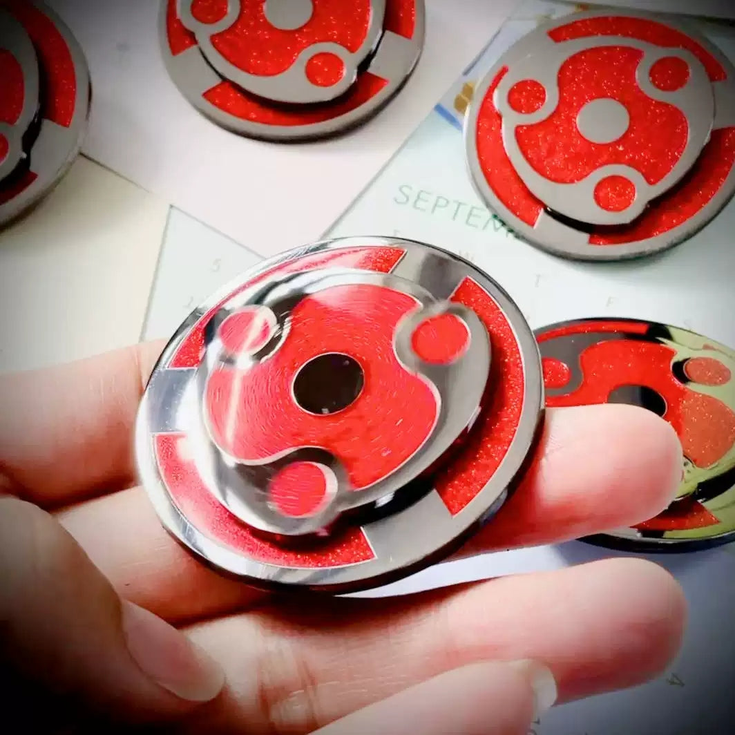 Naruto Uchiha Madara Spinning Mangekyo Sharingan Esmalte Pin, Broche de anime giratorio