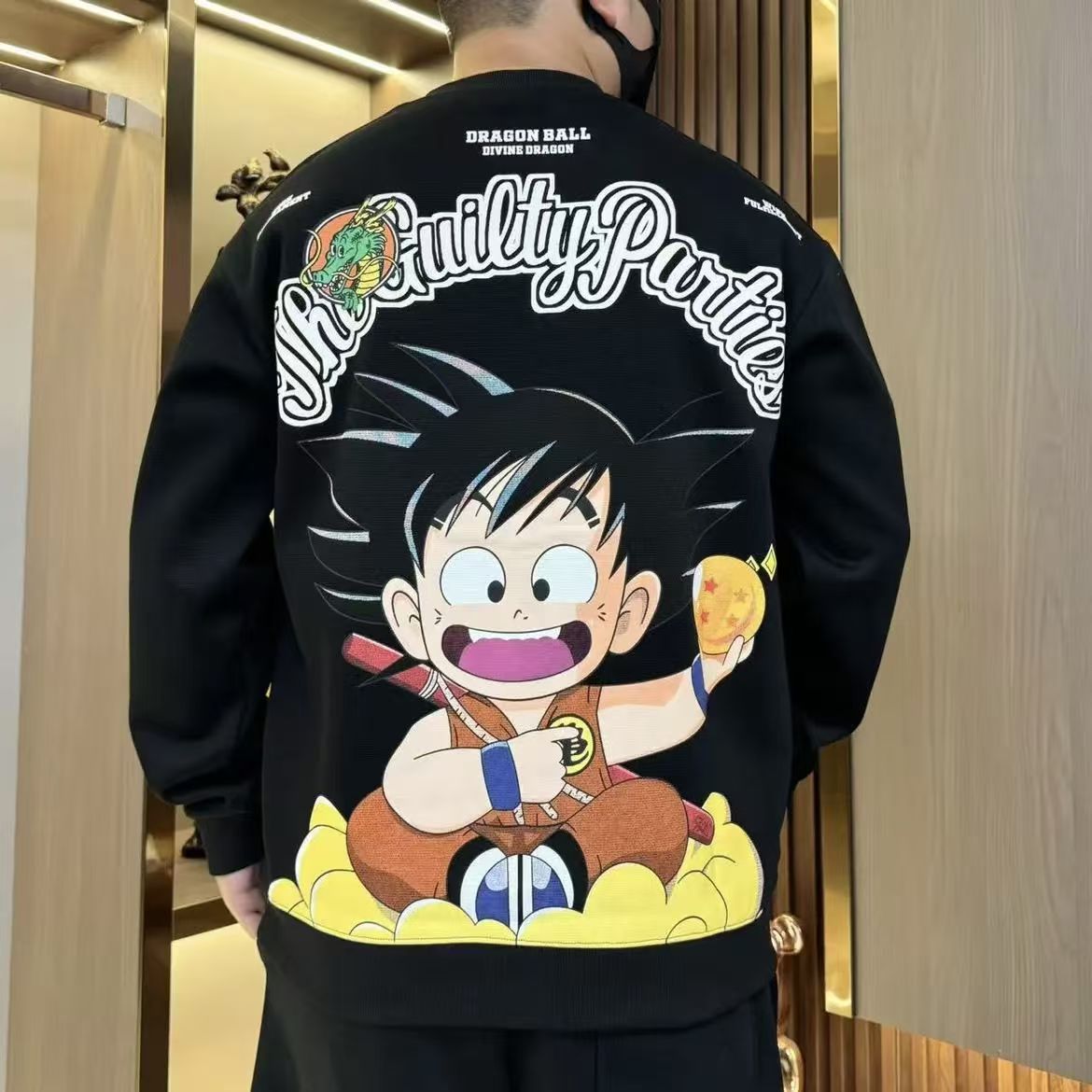 سترة Son Goku Vintage ذات القلنسوة ذات الرقبة الدائرية - إعادة النظر في نمط الرسوم المتحركة الكلاسيكي