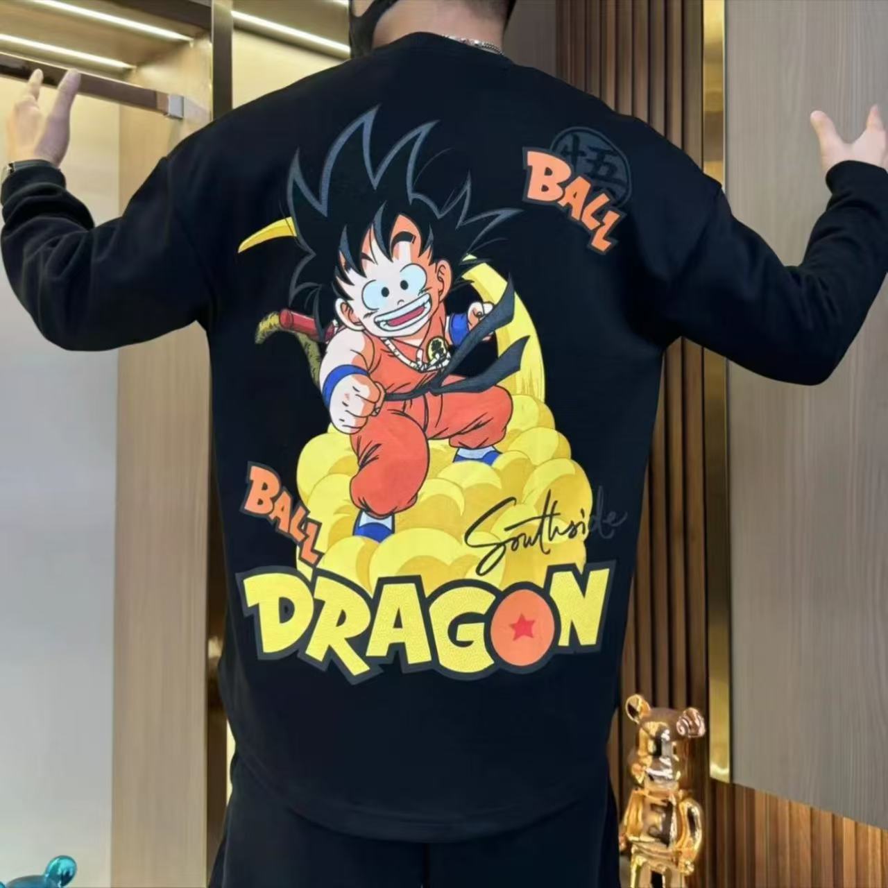سترة Son Goku Vintage ذات القلنسوة ذات الرقبة الدائرية - إعادة النظر في نمط الرسوم المتحركة الكلاسيكي